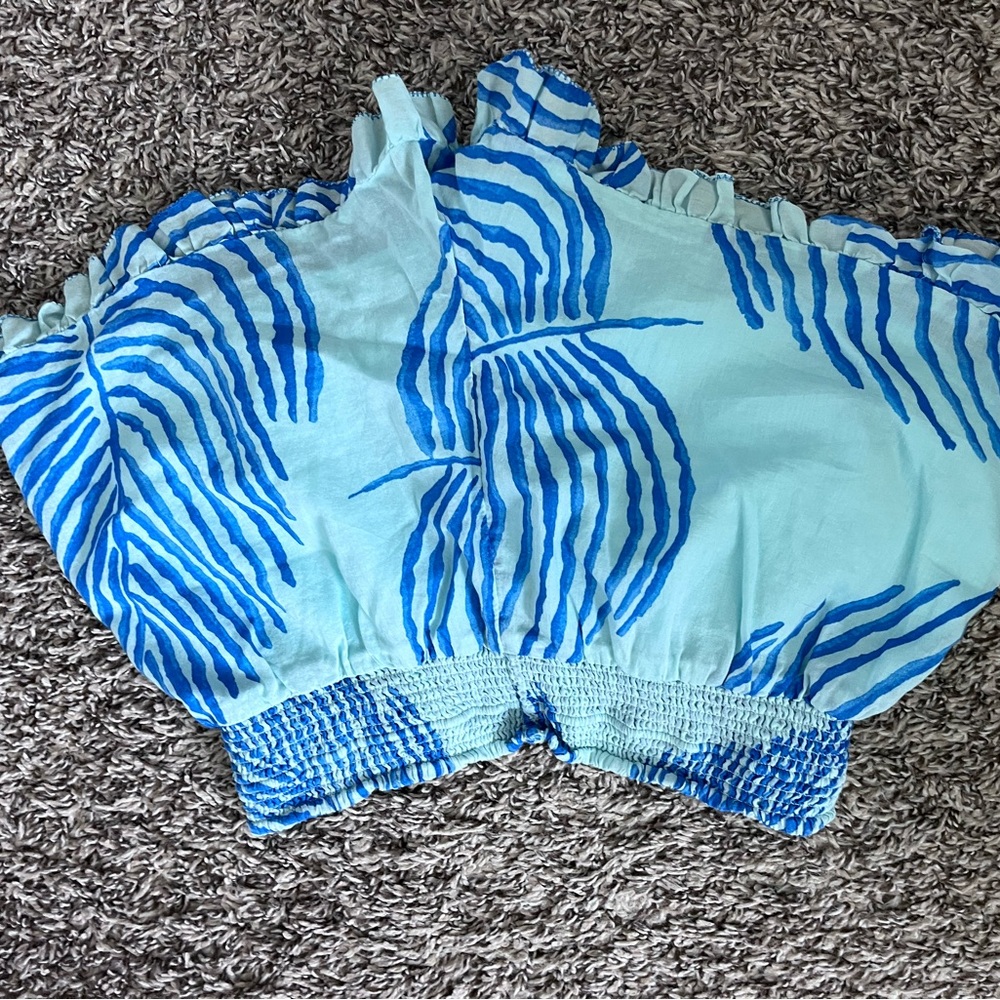 Vineyard Vines Aqua and Blue Smocked shorts - Picture 2 of 3